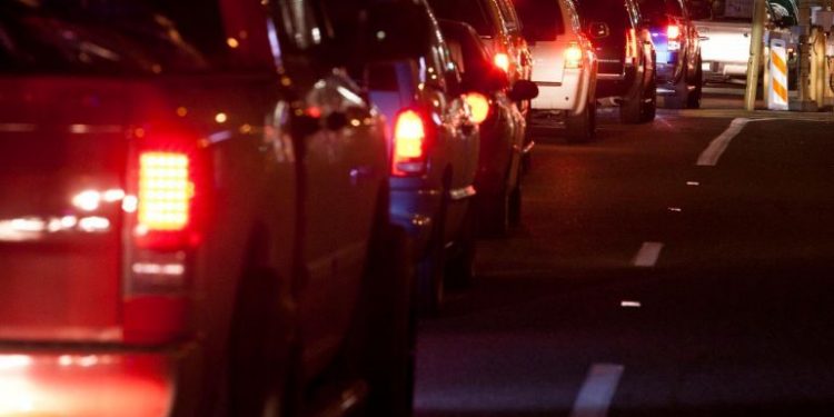 BLOQUEOS Y ENFRENTAMIENTOS EN NUEVO LAREDO DEJAN UN POLICÍA LESIONADO