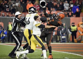 BROWNS DERROTAN A STEELERS EN DUELO QUE ACABÓ EN PELEA CAMPAL