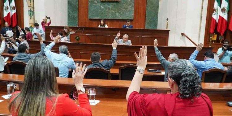 DIPUTADOS EN SINALOA RECIBIRÁN AGUINALDO DE 154 MIL PESOS