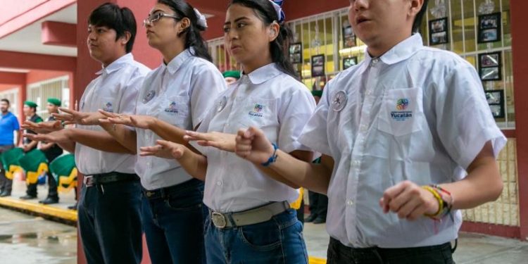 EL CENTRO DE ATENCIÓN MÚLTIPLE ORIENTE REFRENDA SU COMPROMISO CON LA NIÑEZ Y JUVENTUD DE YUCATÁN