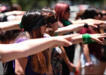 EL PERFORMANCE «UN VIOLADOR EN TU CAMINO» HACE ESCALA EN MÉXICO