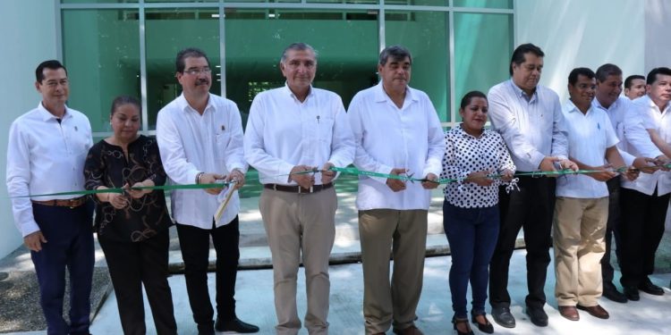 EQUIPA ADÁN AUGUSTO A LA UJAT CON MODERNA INFRAESTRUCTURA EDUCATIVA