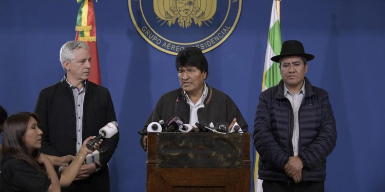 EVO MORALES RENUNCIA COMO PRESIDENTE DE BOLIVIA