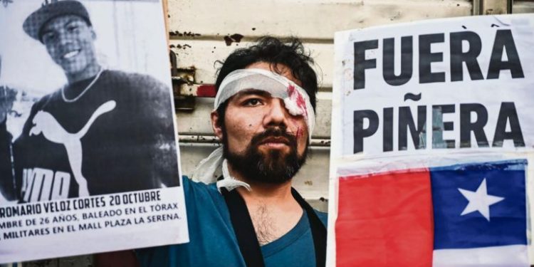 EXIGEN A CARABINEROS CESAR USO DE ESCOPETAS CONTRA CHILENOS