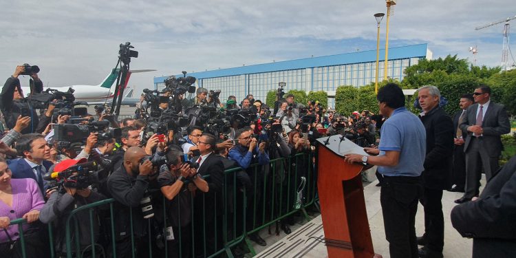 RECIBE MÉXICO A EVO MORALES