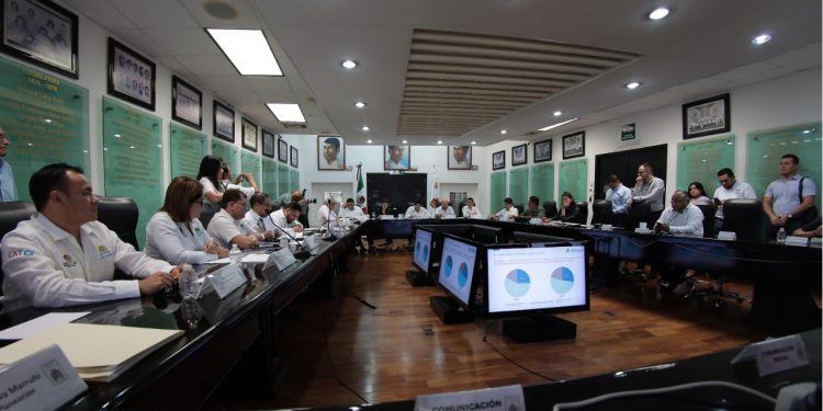 COMPARECE TITULAR DE FINANZAS ANTE LEGISLADORES