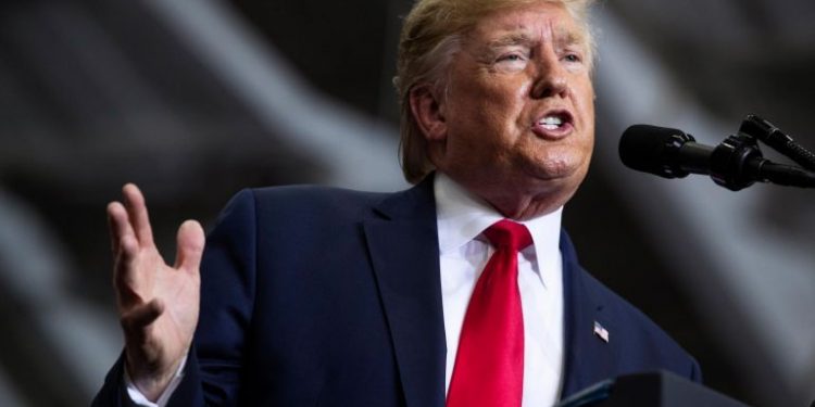 JUEZA ORDENA A TRUMP PAGAR DOS MDD POR MAL USO DE SU FUNDACIÓN