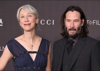 KEANU REEVES PRESUME EN PÚBLICO A SU NOVIA, TRAS AÑOS DE SOLTERÍA