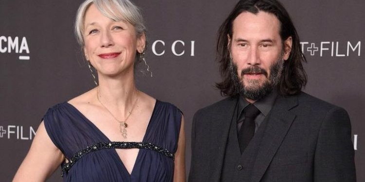 KEANU REEVES PRESUME EN PÚBLICO A SU NOVIA, TRAS AÑOS DE SOLTERÍA