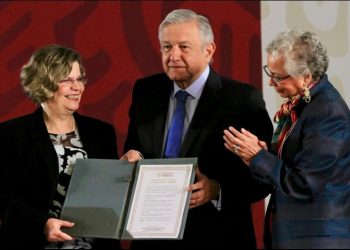 LÓPEZ OBRADOR FIRMA ACUERDO POR LA IGUALDAD