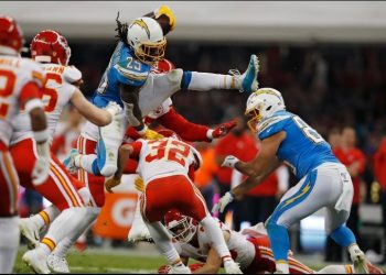 MALA NOCHE DE RIVERS SENTENCIÓ A LOS CHARGERS EN EL AZTECA