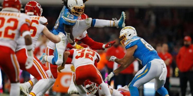 MALA NOCHE DE RIVERS SENTENCIÓ A LOS CHARGERS EN EL AZTECA