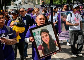 MARCHAN EN CIUDAD DE MÉXICO CONTRA FEMINICIDIOS