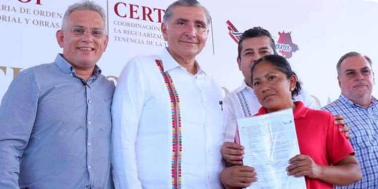 OTORGA ADÁN AUGUSTO SEGURIDAD JURÍDICA PATRIMONIAL A MACUSPANENSES