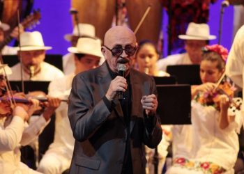 SERGIO ESQUIVEL INAUGURA EL FESTIVAL YUCATÁN Y SUS COSTUMBRES