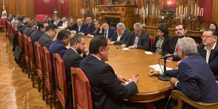 REITERA AMLO A  SERVIDORES PÚBLICOS, “NADA DE ANDAR EN ASUNTOS PARTIDISTAS”