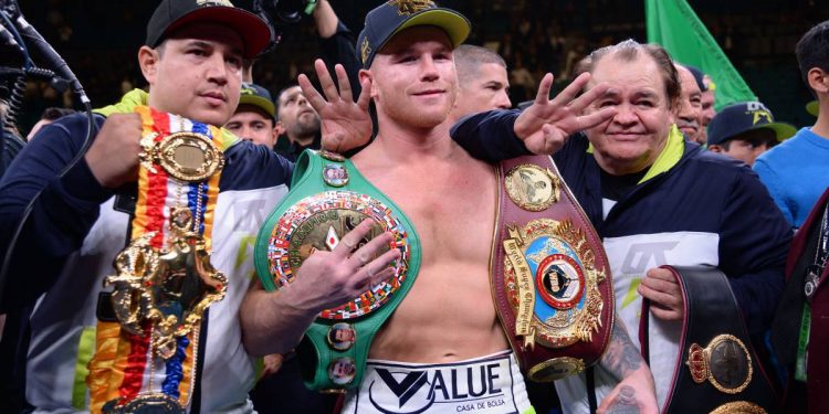 SAÚL «CANELO» ÁLVAREZ DEJA VACANTE EL TÍTULO SEMIPESADO DE LA OMB QUE GANÓ CONTRA KOVALEV