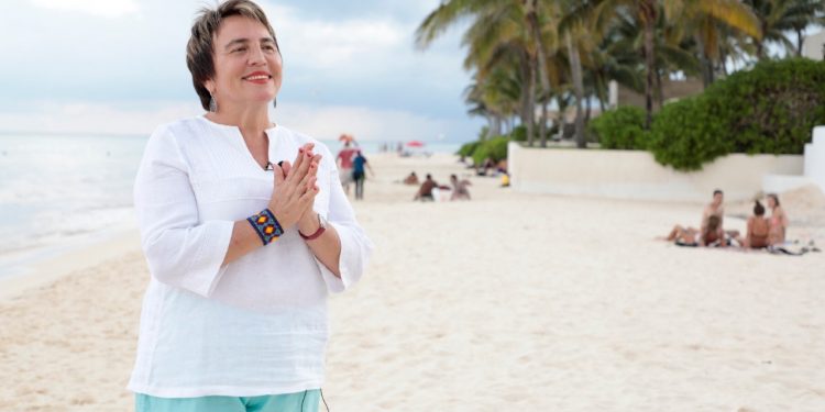 LAURA BERISTAIN COMPROMETIDA CON LA EDUCACIÓN