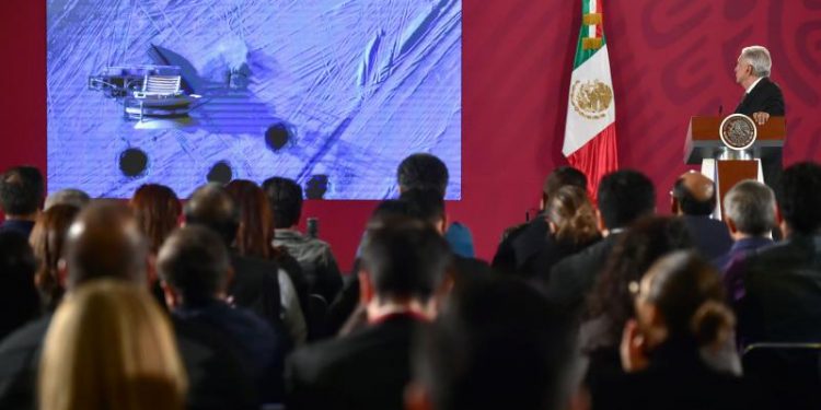 ARRIBA MÁS MAQUINARÍA A PREPARACIÓN DEL TERRENO DE REFINERÍA DE DOS BOCAS