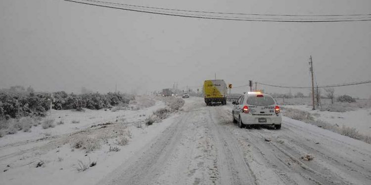 CIERRAN TRAMOS DE AUTOPISTA EN BAJA CALIFORNIA POR CAÍDA DE NIEVE