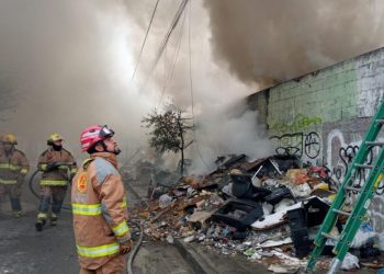 COHETE PROVOCA INCENDIO EN LA PRIMERO DE MAYO
