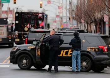 CONFIRMAN SEIS MUERTOS EN TIROTEO EN UN SUPERMERCADO DE EU