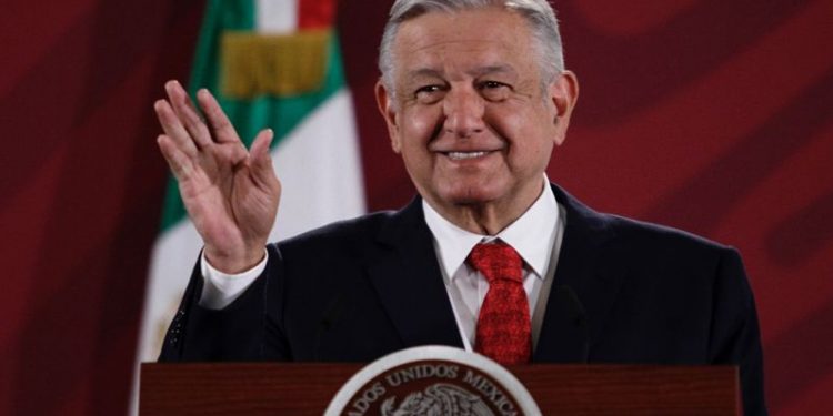 CUMPLIMOS CON NO AUMENTAR PRECIO DE COMBUSTIBLES: LÓPEZ OBRADOR