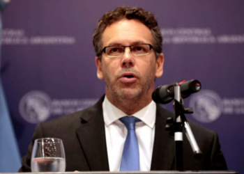 DIMITE TITULAR DE BANCO CENTRAL DE ARGENTINA ANTE CAMBIO DE GOBIERNO