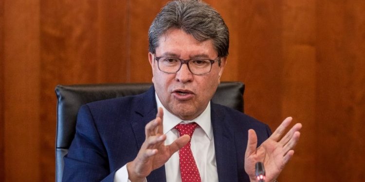 ECONOMÍA MEXICANA ESTÁ MEJOR QUE HACE UN AÑO: MONREAL