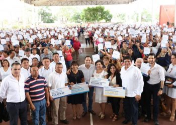 EL GOBERNADOR MAURICIO VILA DOSAL ENTREGÓ LOS PRIMEROS 921 CRÉDITOS DEL FONDO MICROYUC