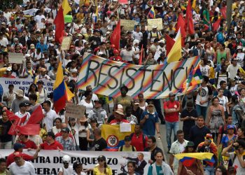 GOBIERNO DE COLOMBIA ACEPTA DIÁLOGO DIRECTO CON LÍDERES DE PROTESTAS