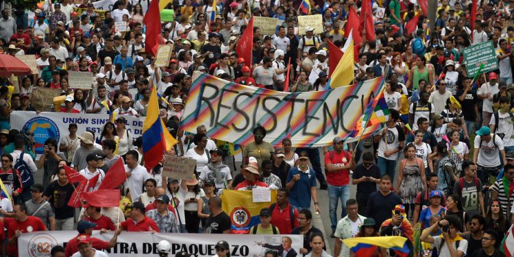GOBIERNO DE COLOMBIA ACEPTA DIÁLOGO DIRECTO CON LÍDERES DE PROTESTAS