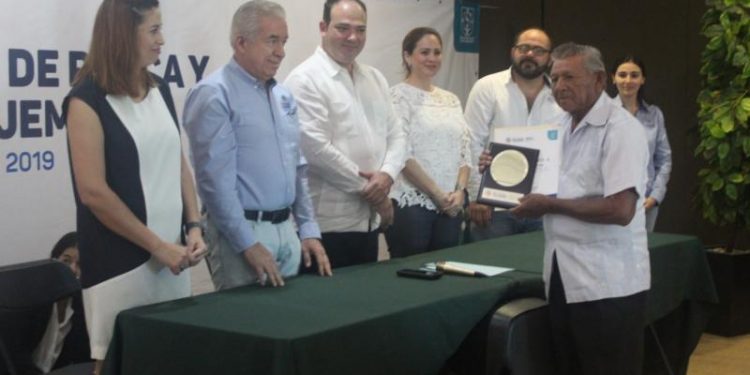 GOBIERNO DEL ESTADO RECONOCE LA PESCA Y ACUACULTURA EJEMPLARES