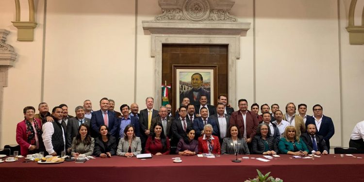 ACUDE EDGAR GASCA A REUNIÓN DE DIPUTADOS DE MORENA CON OLGA SÁNCHEZ CORDERO