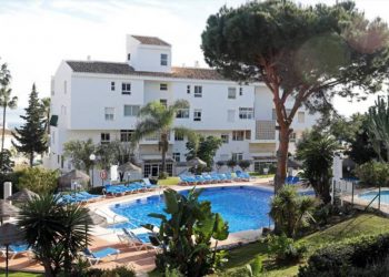 INVESTIGAN EL AHOGAMIENTO DE UNA FAMILIA EN ALBERCA EN ESPAÑA