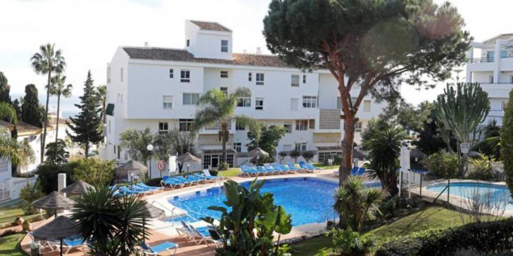 INVESTIGAN EL AHOGAMIENTO DE UNA FAMILIA EN ALBERCA EN ESPAÑA