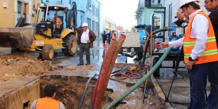 JAPAY REPARA FUGA DE GRAN MAGNITUD EN EL CENTRO DE MÉRIDA