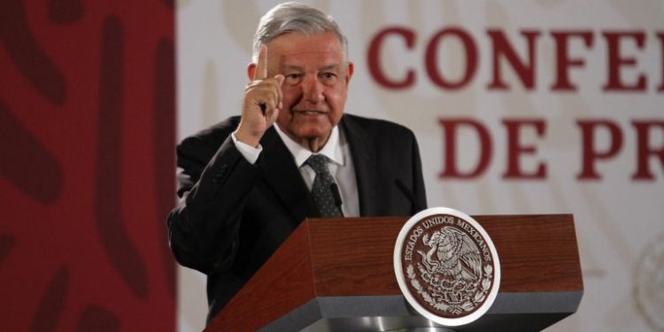 LÓPEZ OBRADOR DESESTIMA CRÍTICAS DE FOX