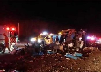 MUEREN 13 PERSONAS AL VOLCAR AUTOBÚS EN CHIHUAHUA