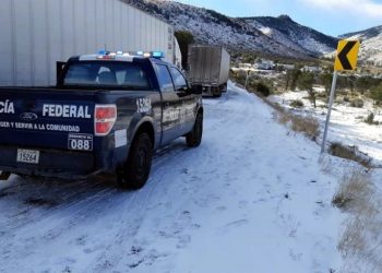 QUEDAN VARADOS 200 VEHÍCULOS POR NIEVE EN CHIHUAHUA