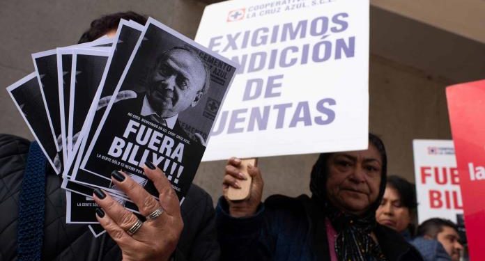 SOCIOS PIDEN DESTITUCIÓN DE BILLY ÁLVAREZ DE COOPERATIVA CRUZ AZUL