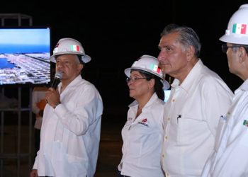 SUPERVISA AMLO AVANCES DE CONSTRUCCIÓN DE REFINERÍA DE DOS BOCAS