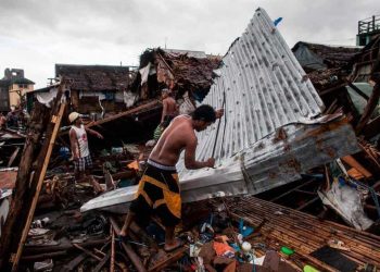 TIFÓN «TISOY» DEJA 17 MUERTOS A SU LLEGADA AL SUR DE FILIPINAS