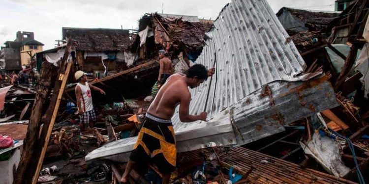 TIFÓN «TISOY» DEJA 17 MUERTOS A SU LLEGADA AL SUR DE FILIPINAS