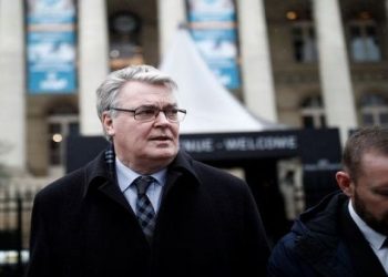 TRAS 12 DÍAS DE HUELGAS, RENUNCIA EL COMISIONADO FRANCÉS DE PENSIONES