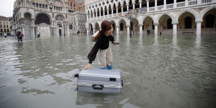 VENECIA AMANECE DE NUEVO INUNDADA