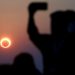 ECLIPSE «ANILLO DE FUEGO» EL ÚLTIMO DE LA DÉCADA, ATRAE A MILES DE PERSONAS EN ASIA, ASÍ SE VIO