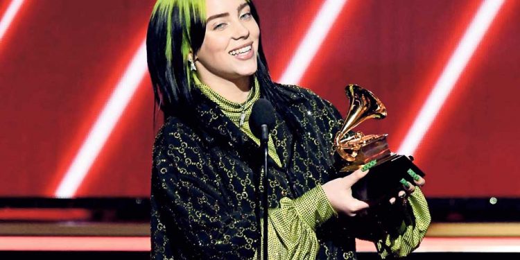 BILLIE EILISH HACE HISTORIA EN LOS GRAMMYS 2020 GANANDO 4 CATEGORÍAS IMPORTANTES