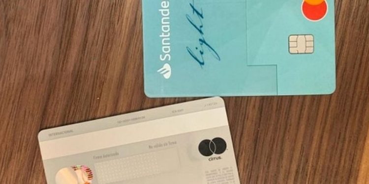 ANTE FRAUDES, SANTANDER BORRA LOS NÚMEROS EN SUS TARJETAS