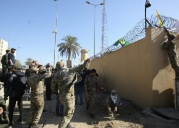 COHETES IMPACTAN CERCA DE EMBAJADA DE EU EN IRAQ